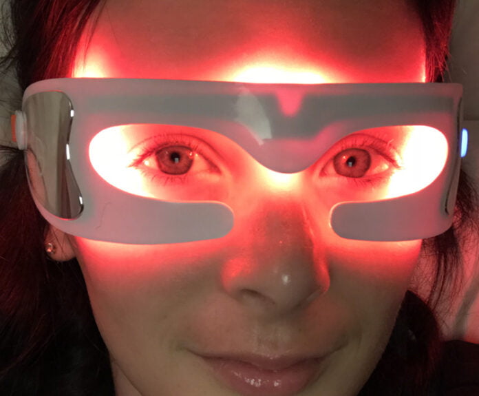 We Tried Dr. Dennis Gross SpectraLite EyeCare Pro, Here’s What Happened