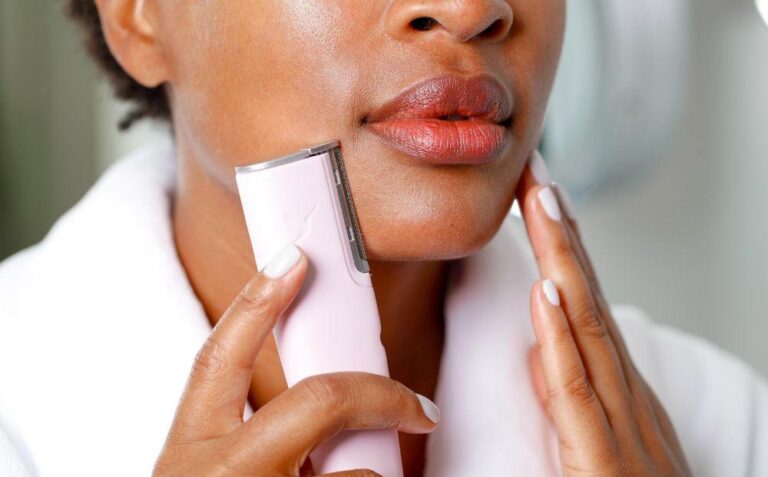 DERMAFLASH LUXE Anti-Aging Dermaplaning Exfoliation Device