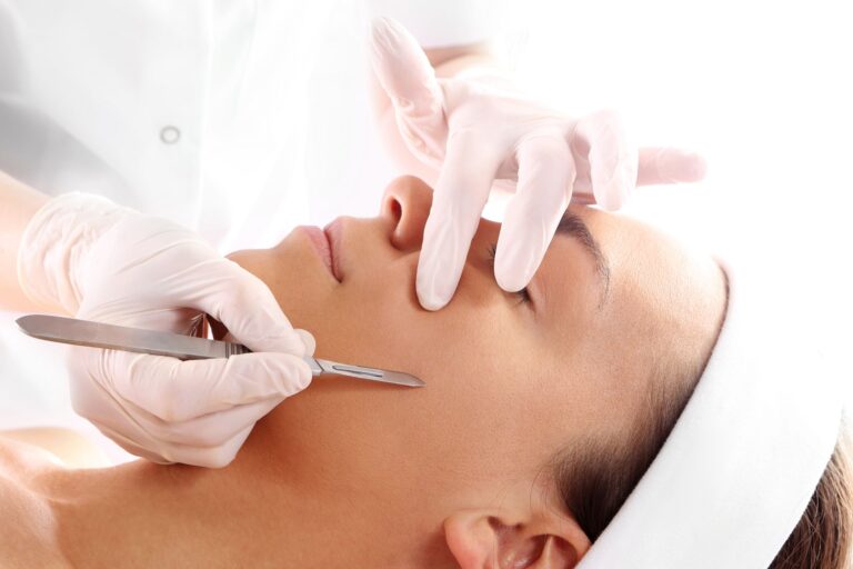What to Know About Dermaplaning, the Exfoliation Treatment Instagram Is Obsessed With