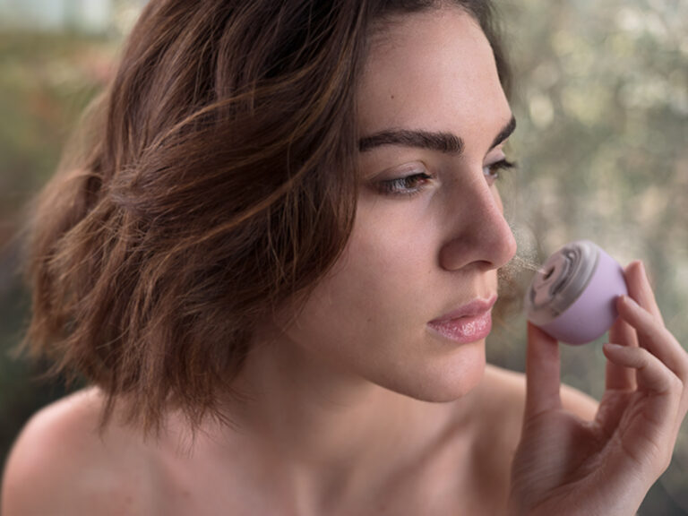RÉDUIT UNI: A Universal Skincare and Haircare Treatment Device