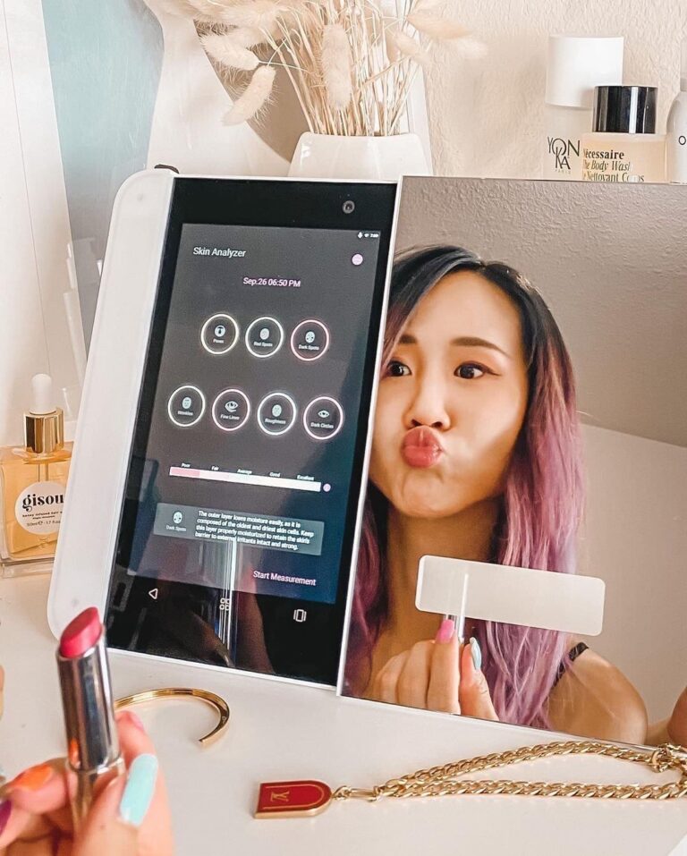 HiMirror Slide: A Smart Mirror For Your Makeup or Beauty Routine