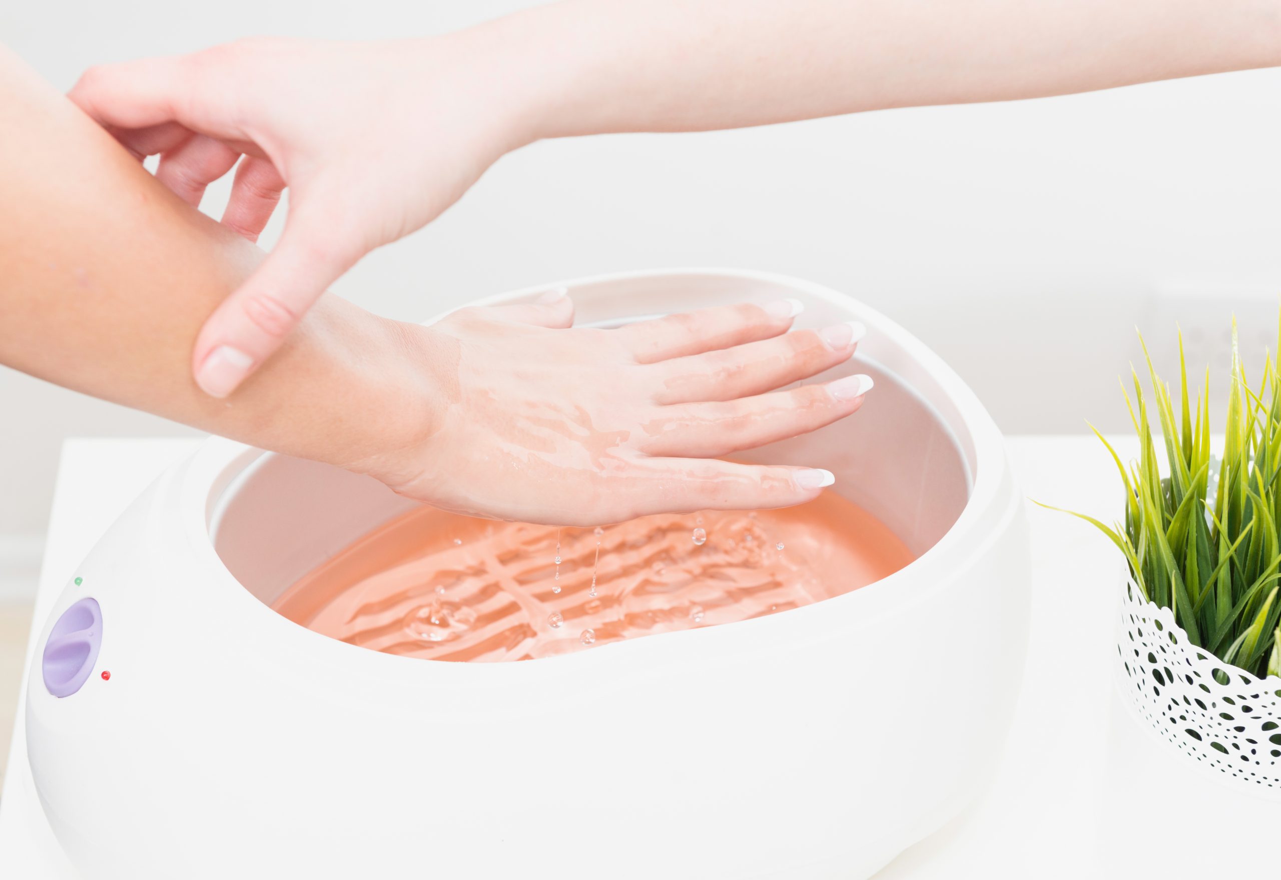 PARAFFIN WAX & ITS BENEFITS FOR YOUR HANDS AND FEET SKIN