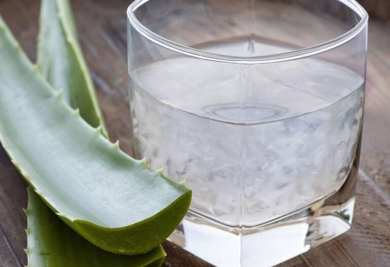 How to Use ALOE VERA for Your Healthiest Hair Yet