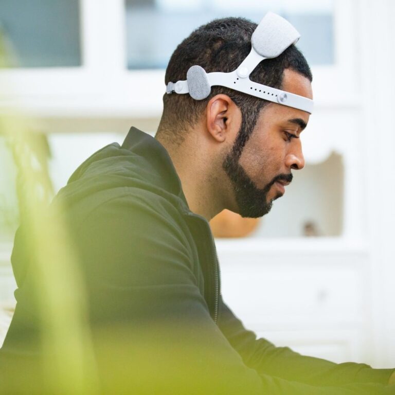 URGONight EEG Headband Trains Your Brain to Sleep Better