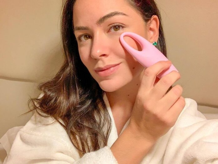 A Worthy Obsession with The FOREO IRIS EYE MASSAGER
