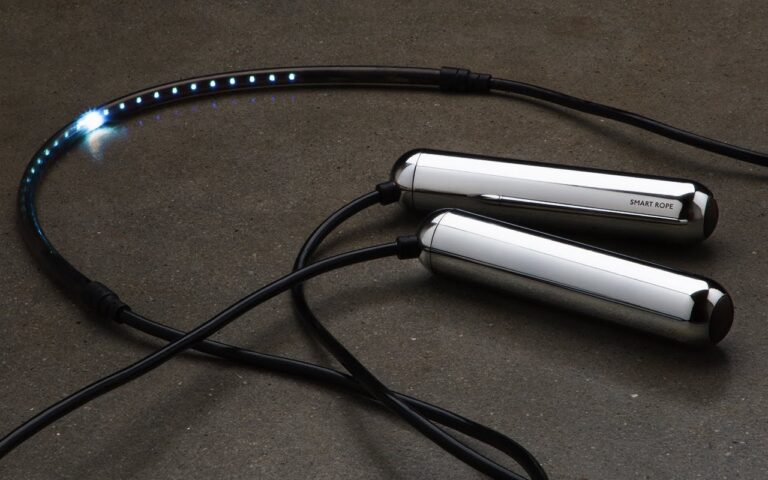 Watch Your Fitness Data in Mid-air with The SMART SKIPPING ROPE!