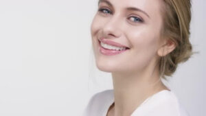 5 Everyday Behaviors That Will Help You Maintain Youthful Skin and Body