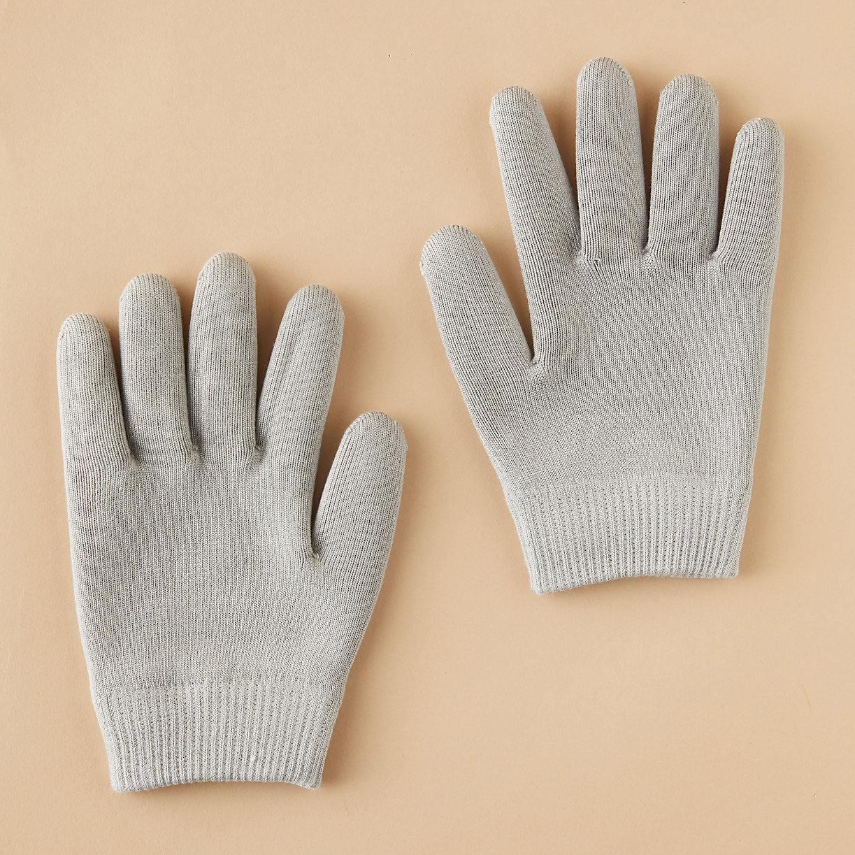 Why You Should Be Using Moisturizing Hand Gloves