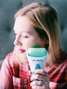 Ice Roller – The Benefits And Tips To Use This Depuffing Tool
