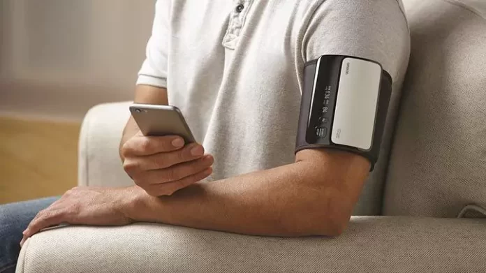 Omron Evolv One-Piece Blood Pressure Monitor: Accurate, Quick, Connected Omron Evolv One-Piece Blood Pressure Monitor: Accurate, Quick, Connected