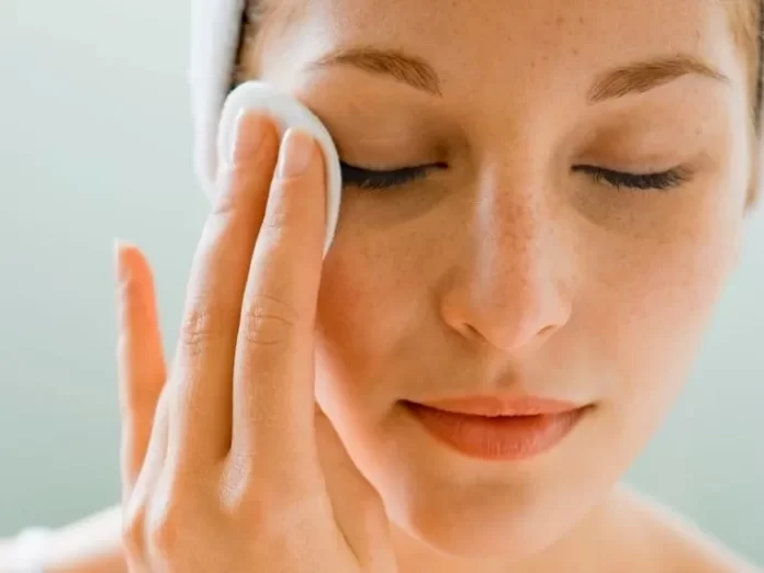 Say Goodbye to Shiny Skin: 7 Tips for Managing Oily Skin