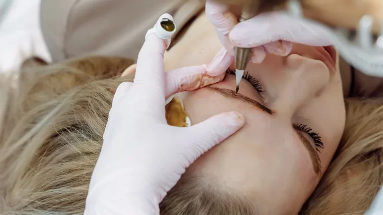 Choosing the Perfect Eyebrow Technique: Nanoblading vs Microblading
