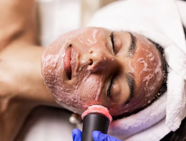 Unveiling Radiance: Transform Your Face with the Geneo Oxygen Super Facial