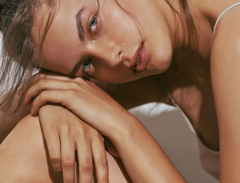 The Art of Effortless Beauty: Mastering the No-Makeup Look