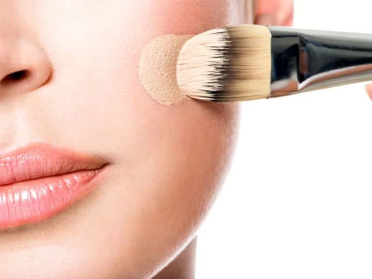 Achieving Flawless Coverage: A Dermatologist’s Guide to Choosing the Best Foundation Brush